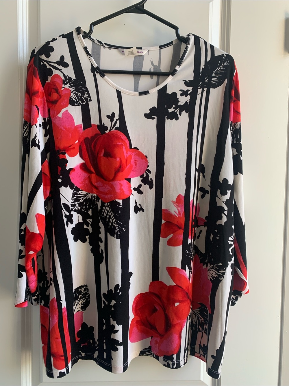 Women's Floral Striped 3/4 Sleeve Top